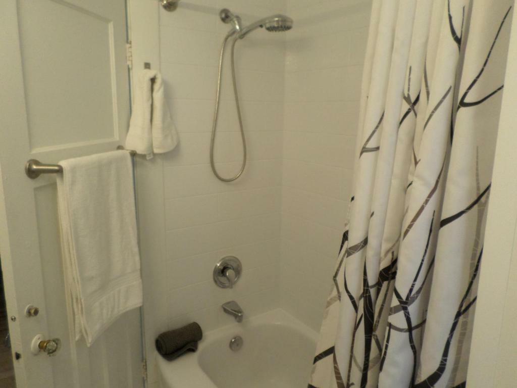 Ferienwohnung Beautiful, Clean, Quiet 2 Br-In Downtown Ottawa. Parking, Wifi And Netflix Included Exterior foto